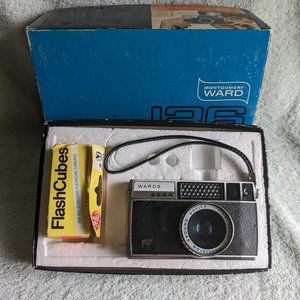 Rare Vintage Montgomery Ward 126 Camera Model ERC-57 In Original Box